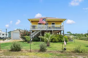 727 18th St, Dickinson, TX 77539 - Photo 1