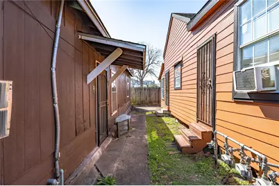 307 York Street, Houston, TX 77003 - Photo 6