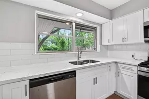 4106 Woodshire St, Houston, TX 77025 - Photo 8