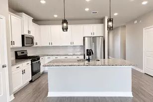 2409 Table Rock Ct, Texas City, TX 77568 - Photo 4