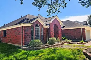 1805 Oak Hollow Dr W, Pearland, TX 77581 - Photo 2