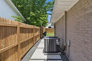 8526 Cedel Dr, Houston, TX 77055 - Photo 4