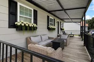 2207 Bunton Dr, El Campo, TX 77437 - Photo 2