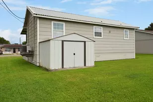 2207 Bunton Dr, El Campo, TX 77437 - Photo 18