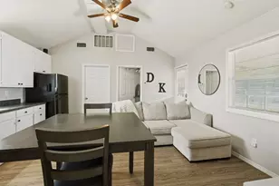2207 Bunton Dr, El Campo, TX 77437 - Photo 6