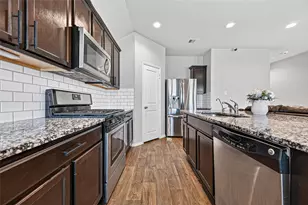 930 Bright Lotus Ln, Rosharon, TX 77583 - Photo 12