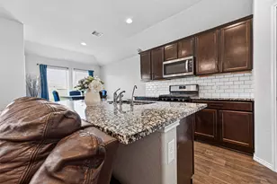 930 Bright Lotus Ln, Rosharon, TX 77583 - Photo 8