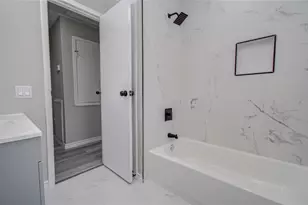 9734 Oakmont Dr, La Porte, TX 77571 - Photo 12