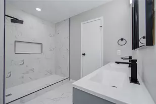 9734 Oakmont Dr, La Porte, TX 77571 - Photo 16