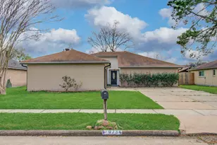 9734 Oakmont Dr, La Porte, TX 77571 - Photo 1