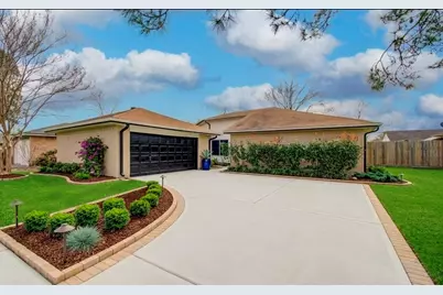 9734 Oakmont Drive, La Porte, TX 77571 - Photo 1