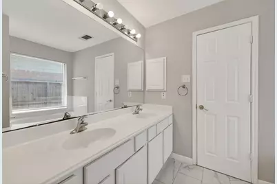 17107 Canterbury Green Court, Sugar Land, TX 77498 - Photo 14