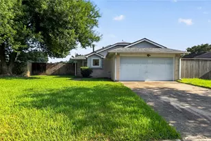 14138 Clover Point Dr, Sugar Land, TX 77498 - Photo 2