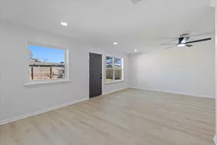 9803 Wren St, La Porte, TX 77571 - Photo 14