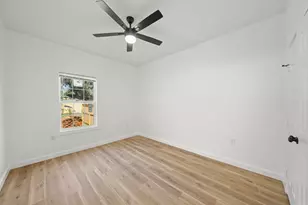 1512 W Blum St, Alvin, TX 77511 - Photo 20