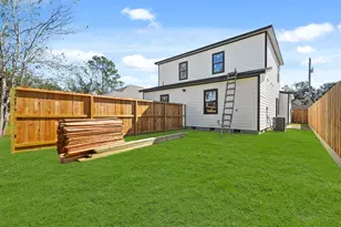 1512 W Blum St, Alvin, TX 77511 - Photo 32