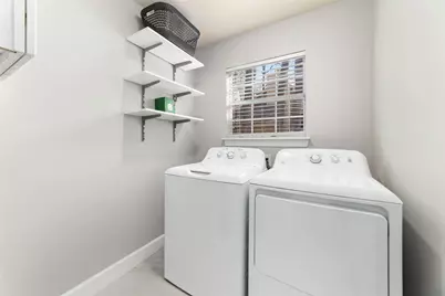 183 N Village Knoll Circle, The Woodlands, TX 77381 - Photo 10