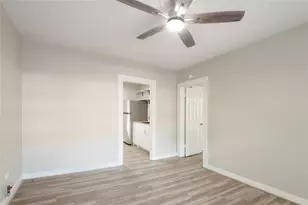 811 Sam Houston Ave, Huntsville, TX 77320 - Photo 4