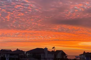 1127 Redfish St, Hitchcock, TX 77563 - Photo 1