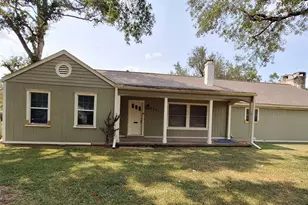 202 W Watt St, El Campo, TX 77437 - Photo 1