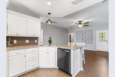 234 Mango Street, Lake Jackson, TX 77566 - Photo 18
