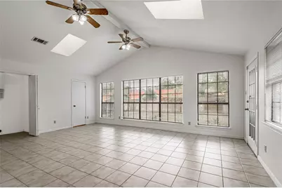 121 Elmwood Street, Huntsville, TX 77320 - Photo 8