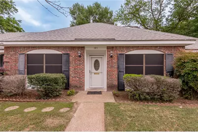 121 Elmwood Street, Huntsville, TX 77320 - Photo 18