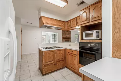 121 Elmwood Street, Huntsville, TX 77320 - Photo 6