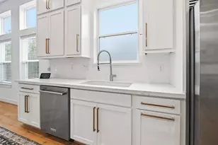 510 E 28th St, Houston, TX 77008 - Photo 8