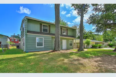 319 S 6th Street, La Porte, TX 77571 - Photo 1