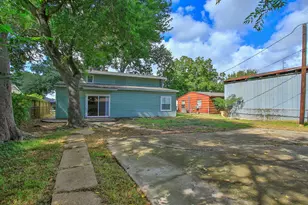 319 S 6th St, La Porte, TX 77571 - Photo 6