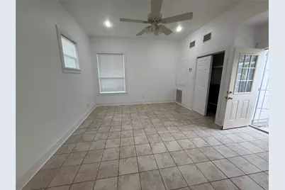 5201 Leeland Street #B, Houston, TX 77023 - Photo 6