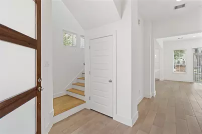 7702 West Side Villas Lane, Houston, TX 77055 - Photo 2
