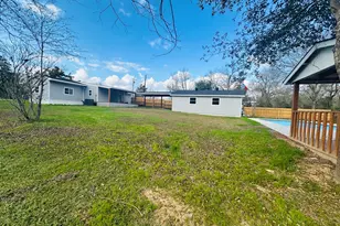 690 N Barbee St, Lovelady, TX 75851 - Photo 4