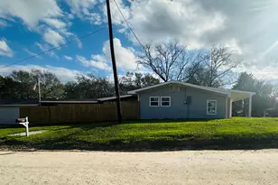 690 N Barbee St, Lovelady, TX 75851 - Photo 2