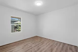 5962 Ridgeway Dr, Houston, TX 77033 - Photo 16