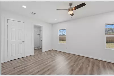 5962 Ridgeway Drive, Houston, TX 77033 - Photo 8