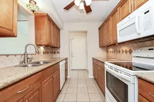 13931 Hollowgreen Dr, Houston, TX 77082 - Photo 8