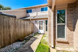 13931 Hollowgreen Dr, Houston, TX 77082 - Photo 2