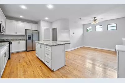 8676 Meadowcroft Drive, Houston, TX 77063 - Photo 22