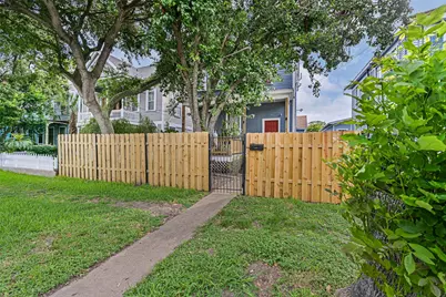 1713 Moody Avenue, Galveston, TX 77550 - Photo 2