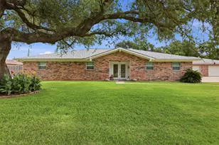 186 Poinsettia St, Bridge City, TX 77611 - Photo 1