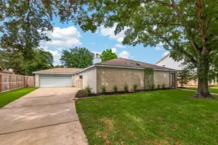15539 Torry Pines Rd, Houston, TX 77062 - Photo 2