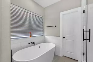 10 N Forrest Ave, La Porte, TX 77571 - Photo 16