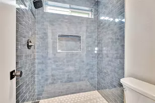 106 N Woodstock Cir Dr, The Woodlands, TX 77381 - Photo 30