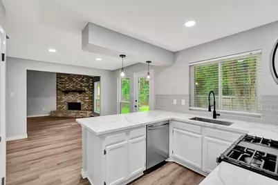 106 N Woodstock Circle Drive, The Woodlands, TX 77381 - Photo 22