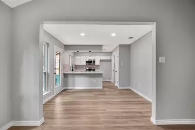 106 N Woodstock Circle Drive, The Woodlands, TX 77381 - Photo 14