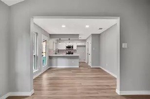 106 N Woodstock Cir Dr, The Woodlands, TX 77381 - Photo 14