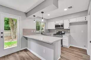 106 N Woodstock Cir Dr, The Woodlands, TX 77381 - Photo 18