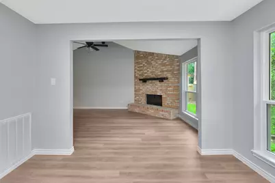 106 N Woodstock Circle Drive, The Woodlands, TX 77381 - Photo 18